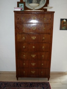 Herrenkommode (Nußbaum)